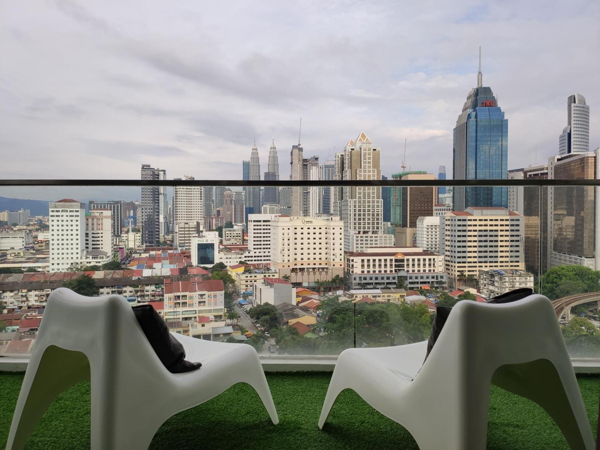 Regalia Residence And Suites By Awesomestay Kuala Lumpur Luaran gambar